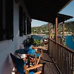 Yioka House Mikros Gialos